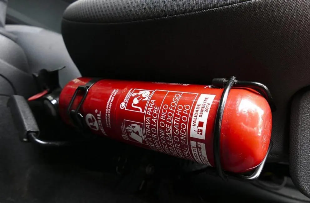 ¿Dónde es obligatorio llevar el matafuego en el auto?